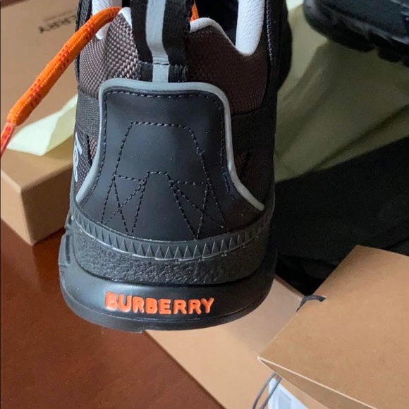 BURBERRY LOW TOP SNEAKERS BLACK & BROWN SIZE 9us BRAND NEW - Picture 6 of 9